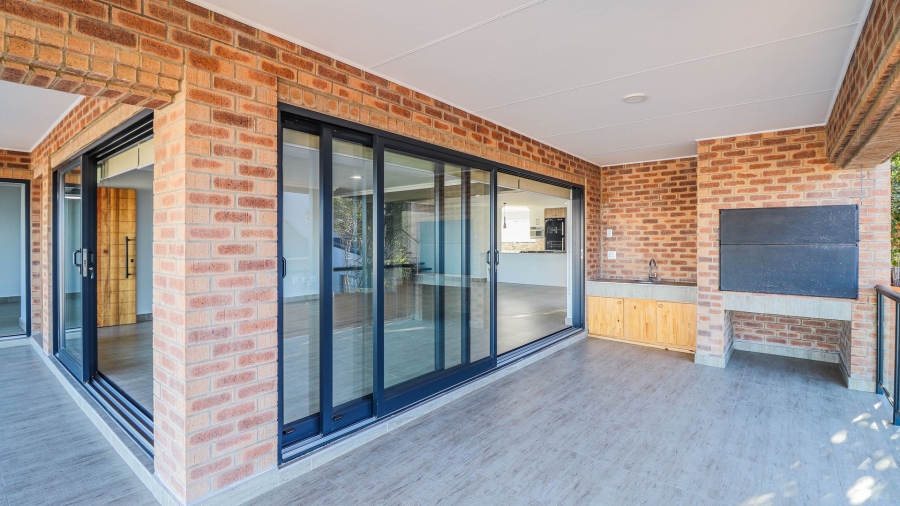 4 Bedroom Property for Sale in Wavecrest Eastern Cape